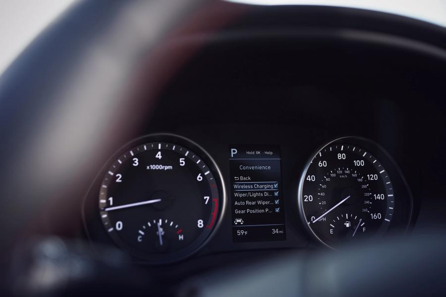 Панель приборов Hyundai Elantra GT Sport 2017 года  (фото 3 из 40)
